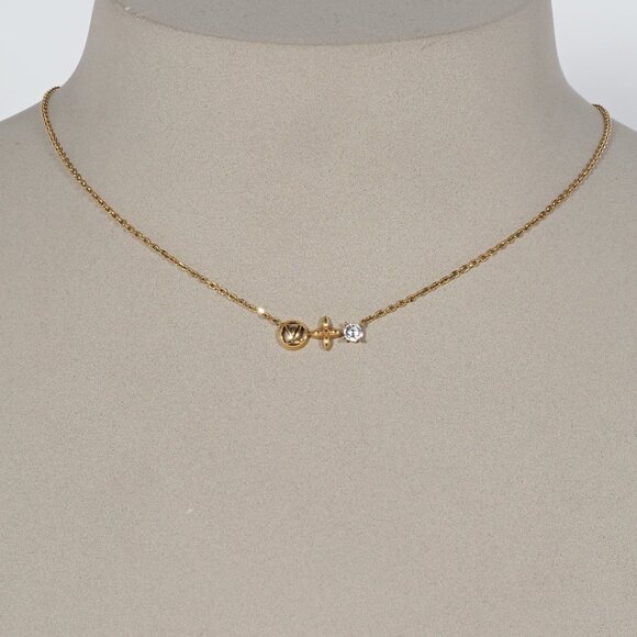 Louis Vuitton Essential V Flower Necklace in Gold-Tone with Crystal - Picture 3 of 8